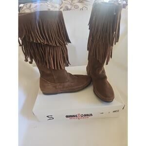 MINNETONKA,S 5 TYLE #1688, LADIES , BROWN SUEDE 2 LAYER FRINGED MID-CALF BOOTS .